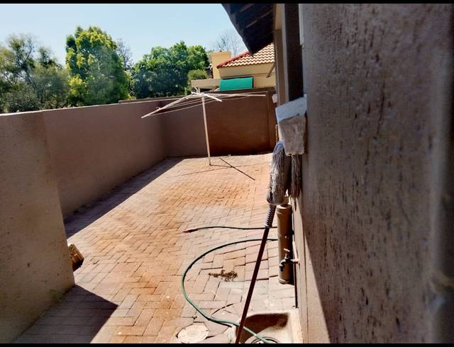 4 BEDROOM APARTMENT FOR SALE IN VAN RIEBEECK PARK